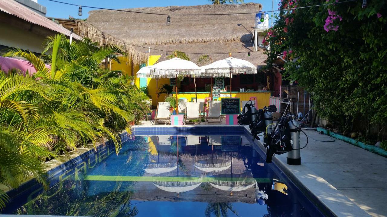 La Favela Hostel Gili Trawangan Exterior photo